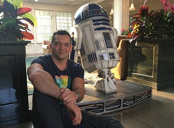 SergioPaezPRphoto16r2d2sittingHorizontalPict2web