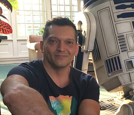 SergioPaez_PR_photo16_r2d2sittingcropped_web